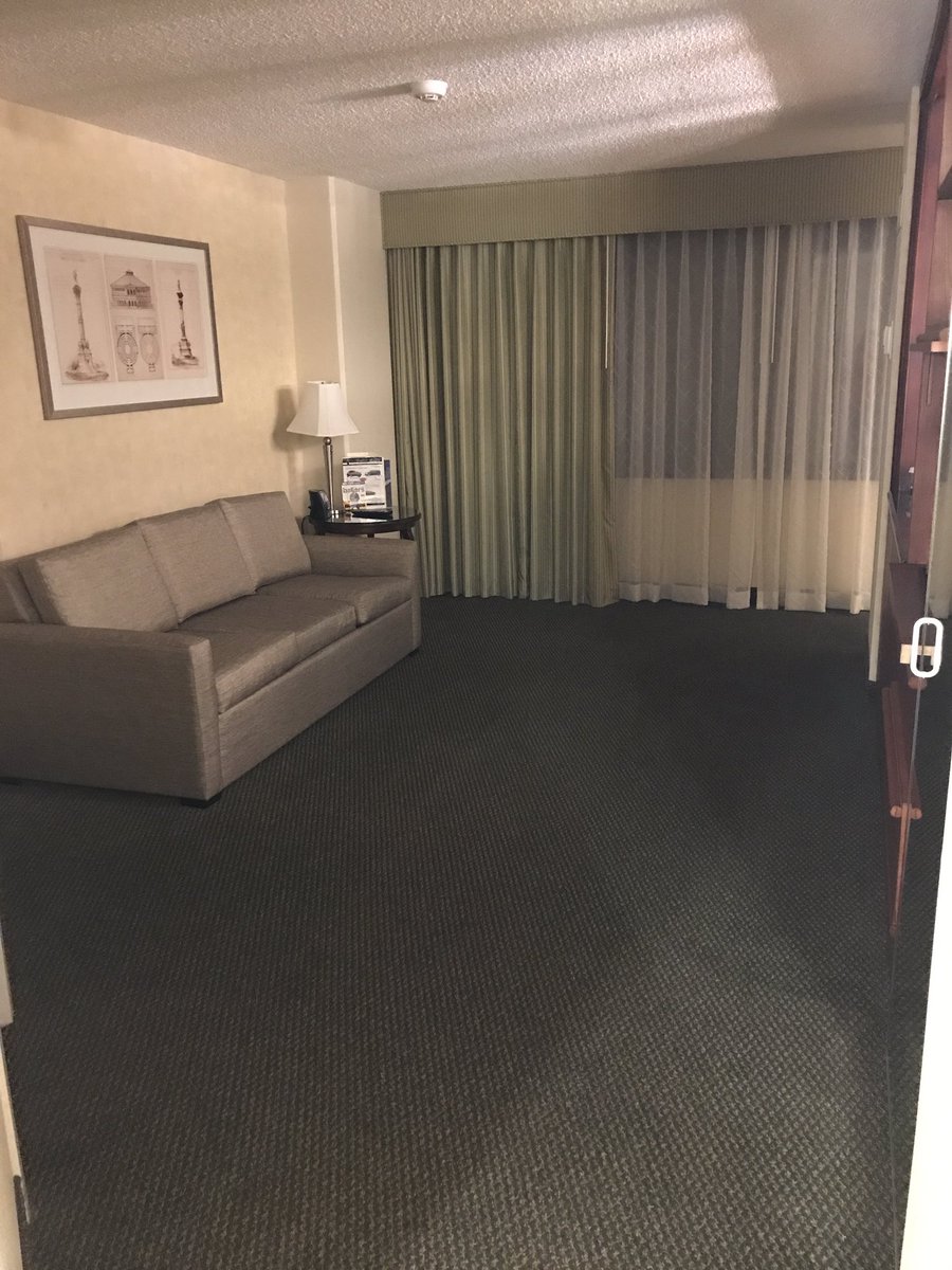cheryloboyd's tweet photo. Last week I checked into a @HiltonHotels room that I had reserved on their site. This what they gave me. #Hilton #huh?! #wheresthebed? https://t.co/zkXMtTdoUt