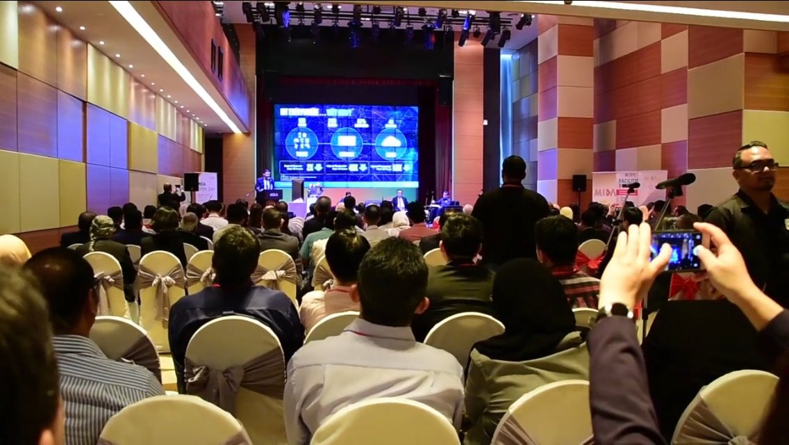 OfficialMIDA's tweet photo. BERNAMA web Tv interviews with TM solutions, Director of Post Invest @OfficialMIDA and job seekers. #MIDAOpenDay https://t.co/tPVFvv0PN0 https://t.co/i2iwcgZram