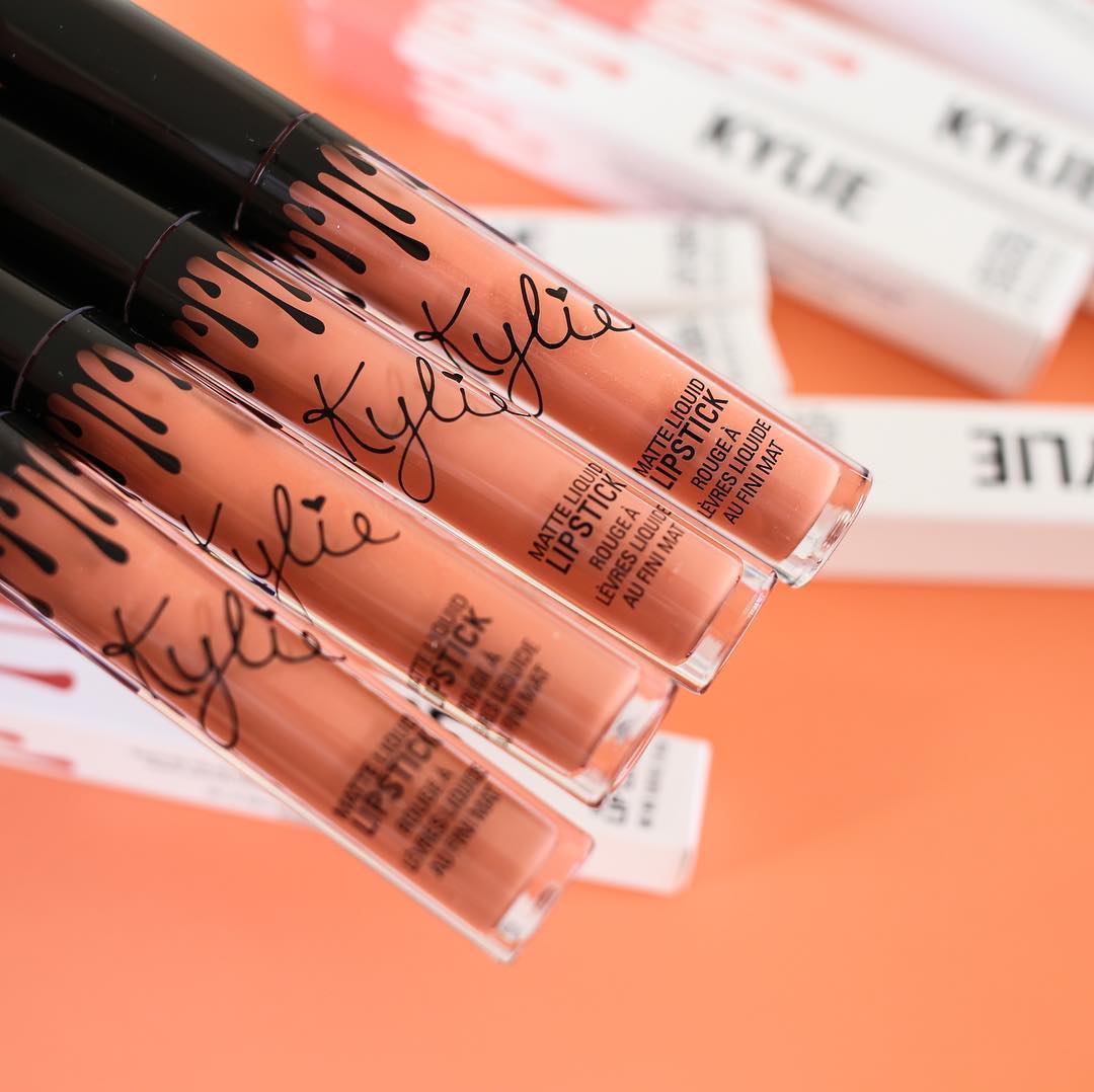 kyliecosmetics's tweet photo. Dirty Peach 🍑 https://t.co/WYsAhQfgUL