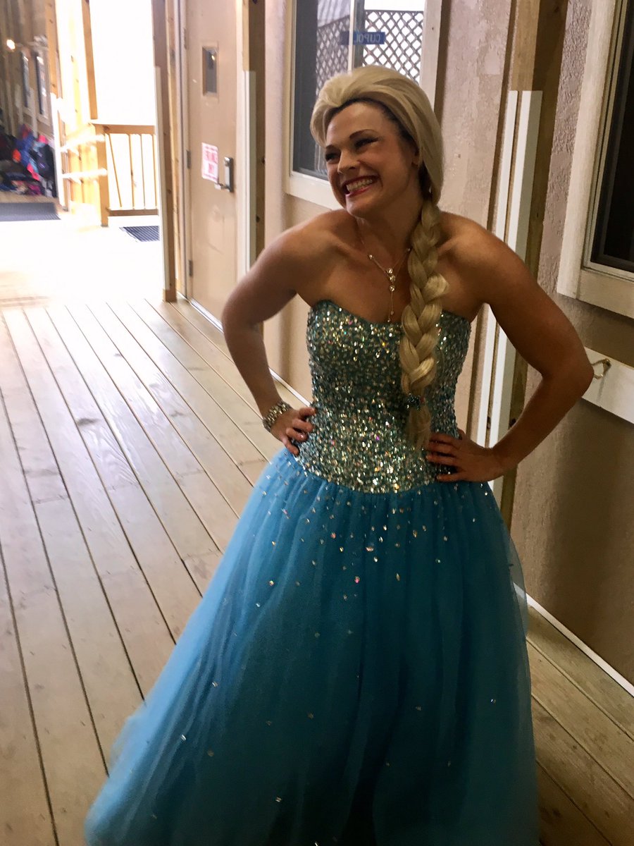 dcsnowprincess's tweet photo. I had such a wonderful time celebrating Angela's birthday at Murch ES today! #dckids #dckidsparties #frozenparties #elsa #princessparties https://t.co/xkki4Ijde9