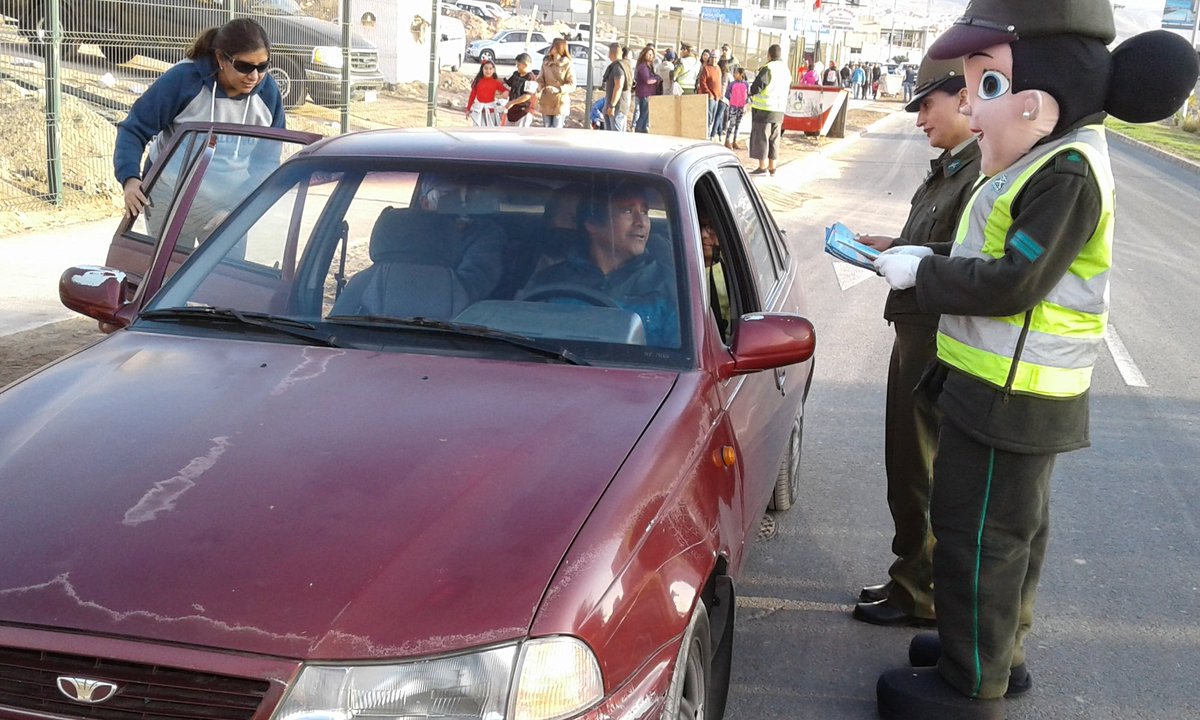 Micc3ra's tweet photo. #Antofagasta @Carabdechile @mercurioafta https://t.co/L1EKv0eVyJ.campañas preventivas "No al hilo curado" y "No enchules tu auto". https://t.co/hm5Aqqa3g3