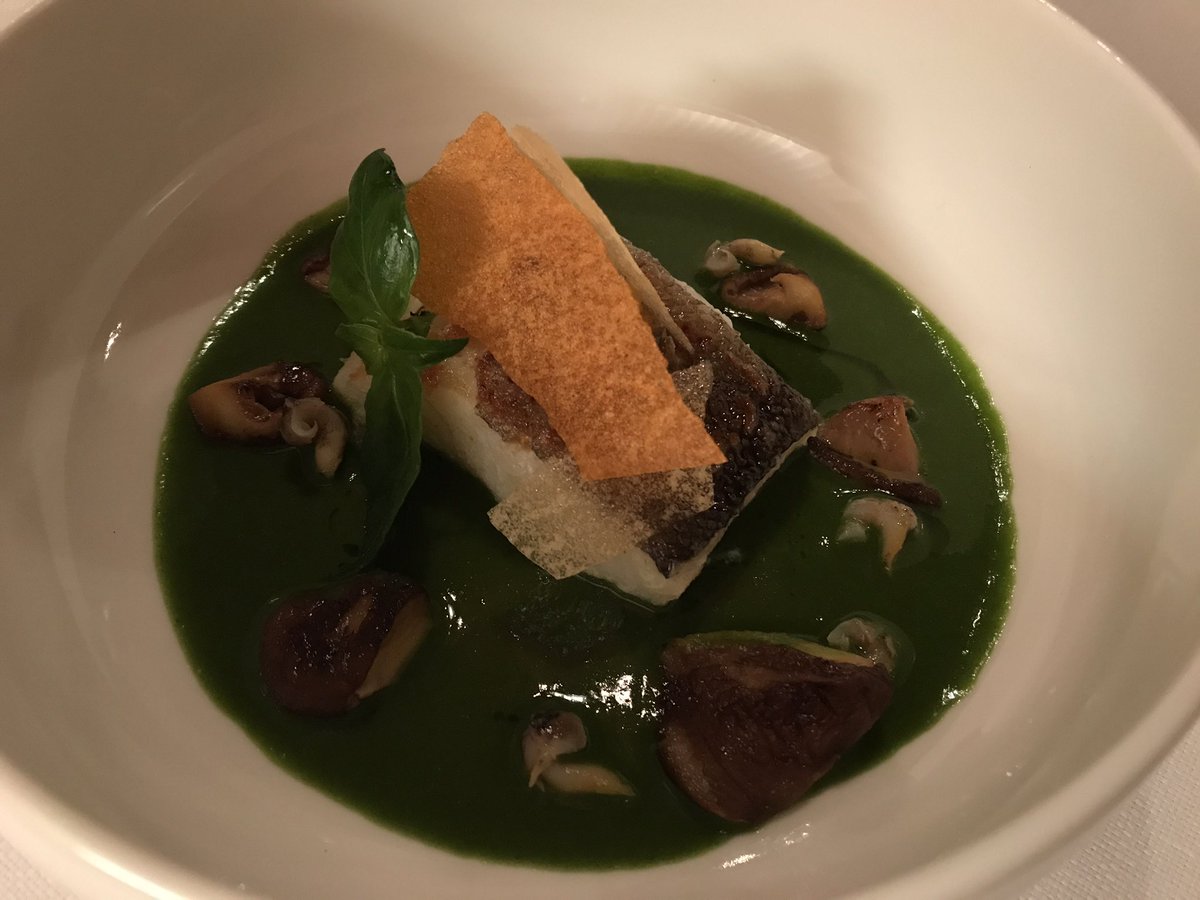 Andrea_Radic's tweet photo. Super #4mani con @matteofelter e Enzo Bellia al #FasanoHotel grande cucina di altissimo livello e sostanza 👏👏👏 https://t.co/n5RSiehNg1
