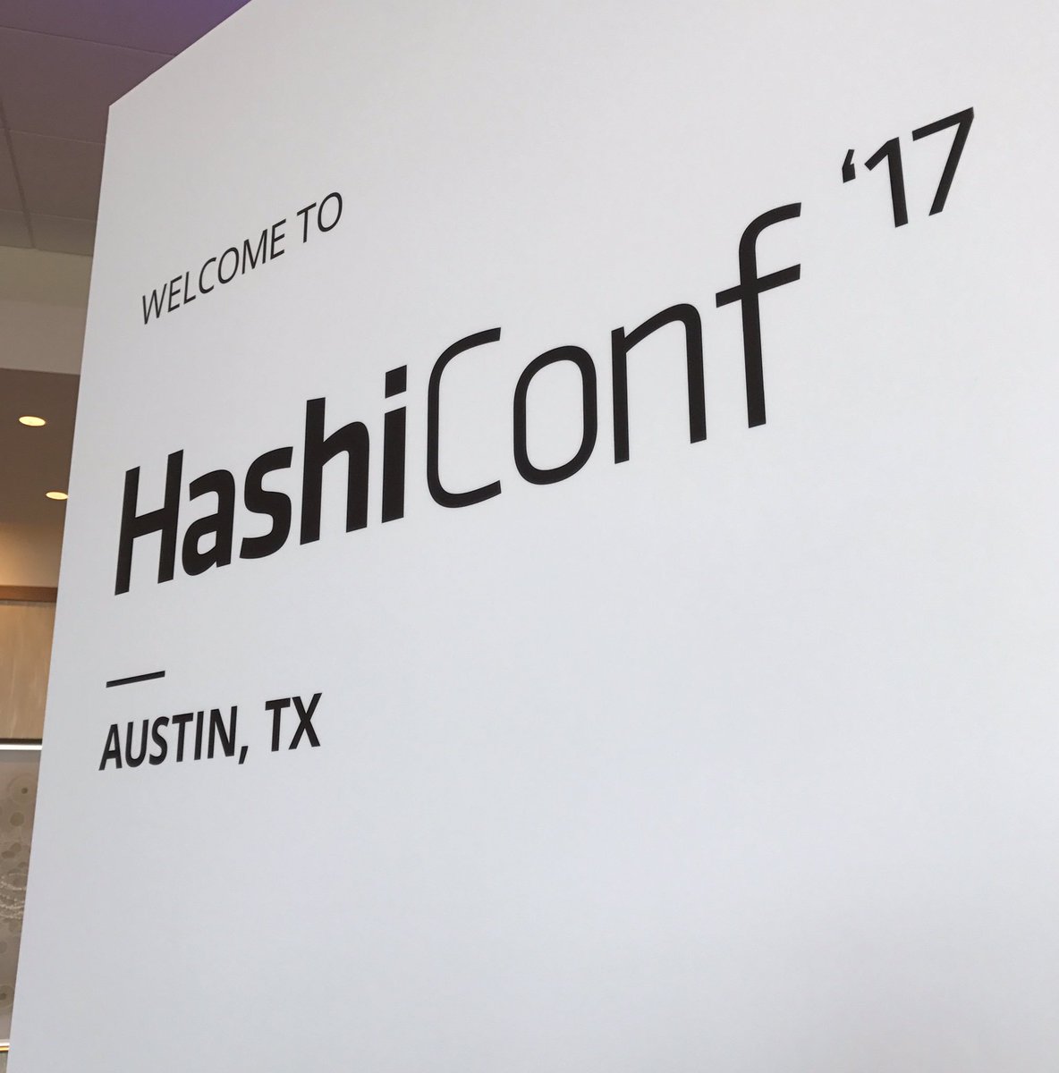 ggappdefender's tweet photo. Looking forward to learning what's next for HashiCorp's Vault!  #HashiConf https://t.co/3wd8AuBGSO