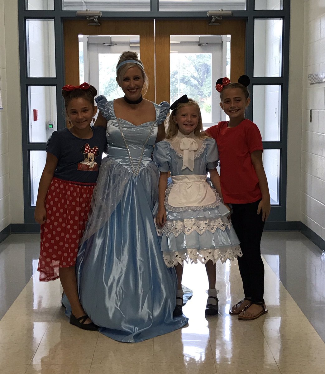 Day 1 of Spirit Week. I love Disney! <a href="/FISupdates/">Frankfort FIS</a> #wfredbirds