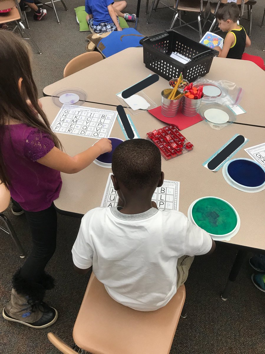 MrsLittle_FWES's tweet photo. Matching uppercase and lowercase letters in many different ways #fwesinspireslearning https://t.co/OI36CqWrB7