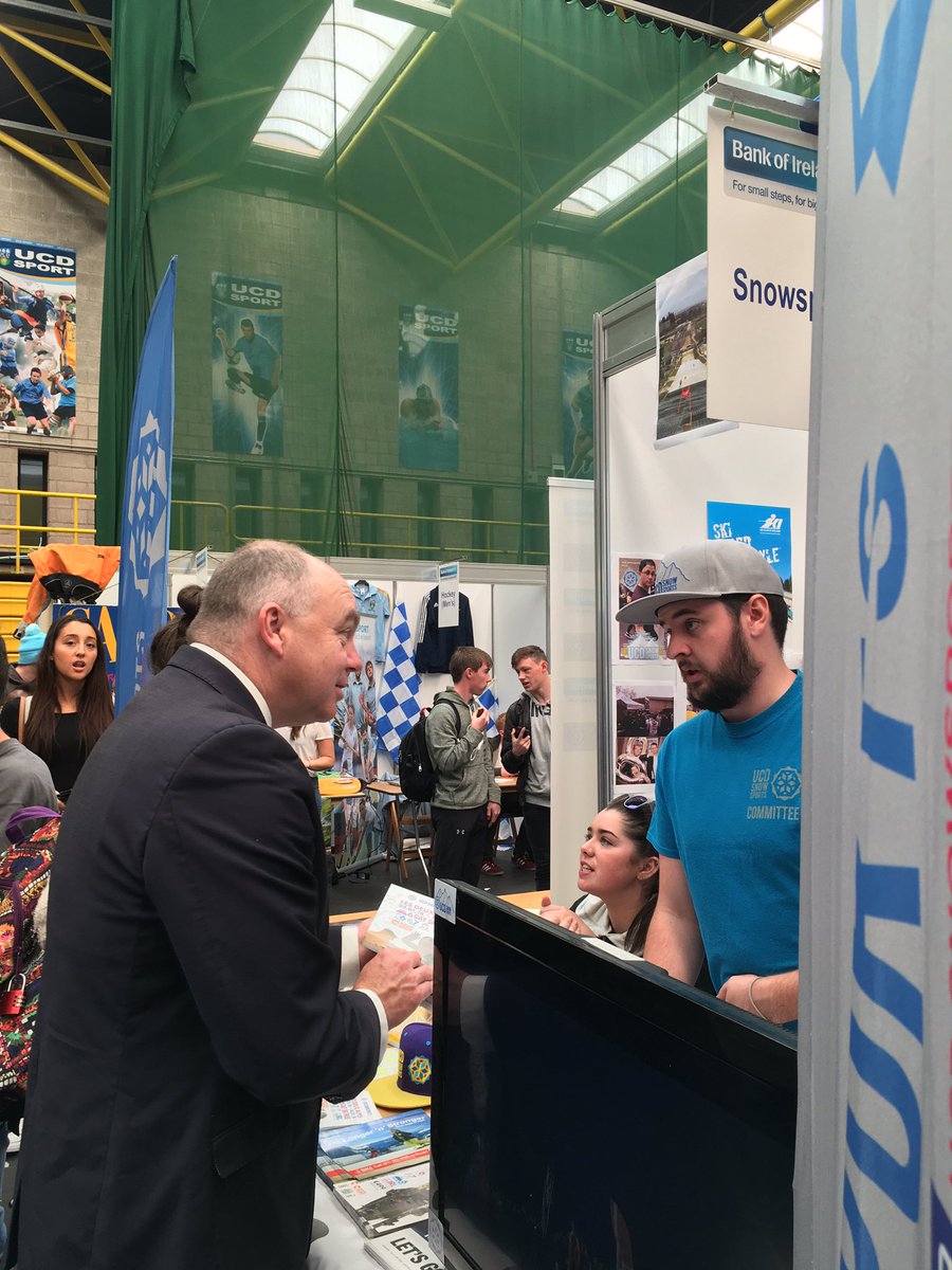 ucdsportsclubs's tweet photo. Thanks to our @ucddublin President, Prof. Deeks for visiting us today at the #SportsExpo17 #FreshersWeek17 @UCDstudents #GetInvolved https://t.co/SyWovZ0YUq
