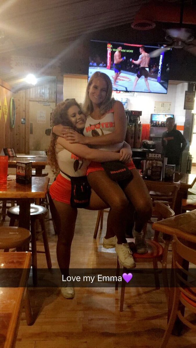 __eCoCo's tweet photo. #HootersTv https://t.co/JSZ5rdrK6f