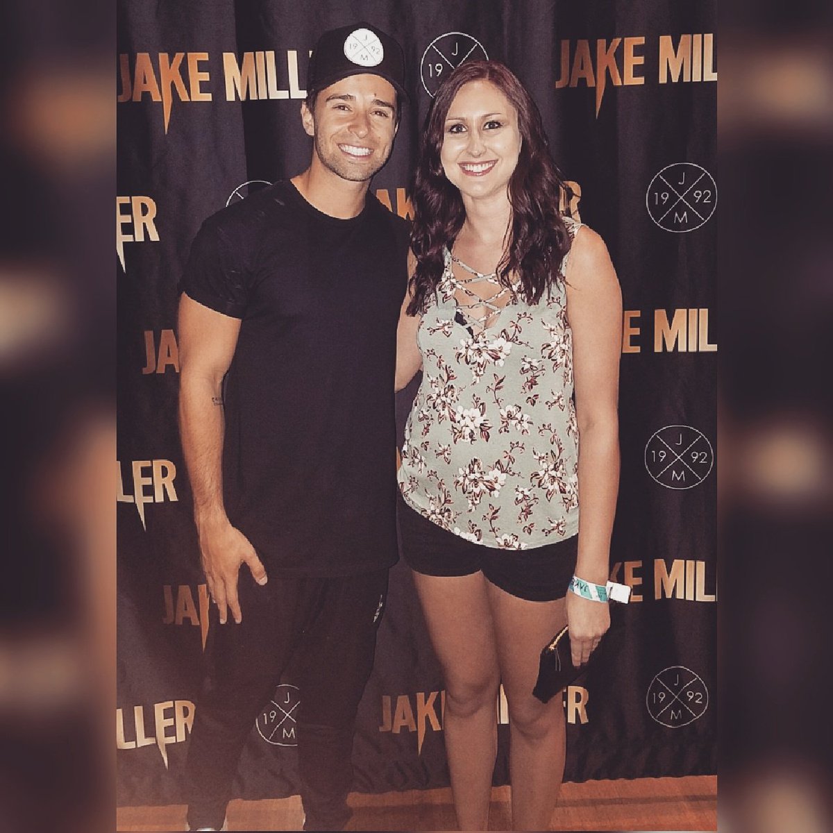 mega2megs's tweet image. @jakemiller I'll never forget this concert! You were amazeballs! Lol 😁 #BackToTheStartTour