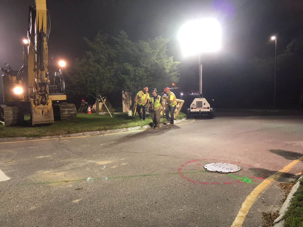 TownofNantucket's tweet photo. 👷 #HarborShimmoSewerProject night work has started on Vesper Ln. Crews will be working night shift for the next 5 nights. https://t.co/RXPMTrPRaN