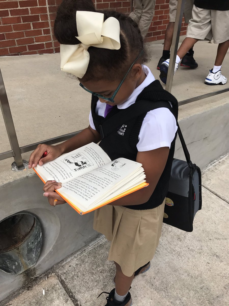 KIPPLeadership's tweet image. We read every minute of every day...even during dismissal 📚#nolaed #literacy #KIPP #ReadBabyRead