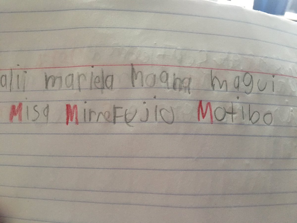 alehreyes's tweet photo. When estás escuchando a Emmanuel y tu hija de 6 años está haciendo su tarea.. Palabras con m... #mirrefujio #motibo #PosOye #LaAme https://t.co/F5voRCtEyy