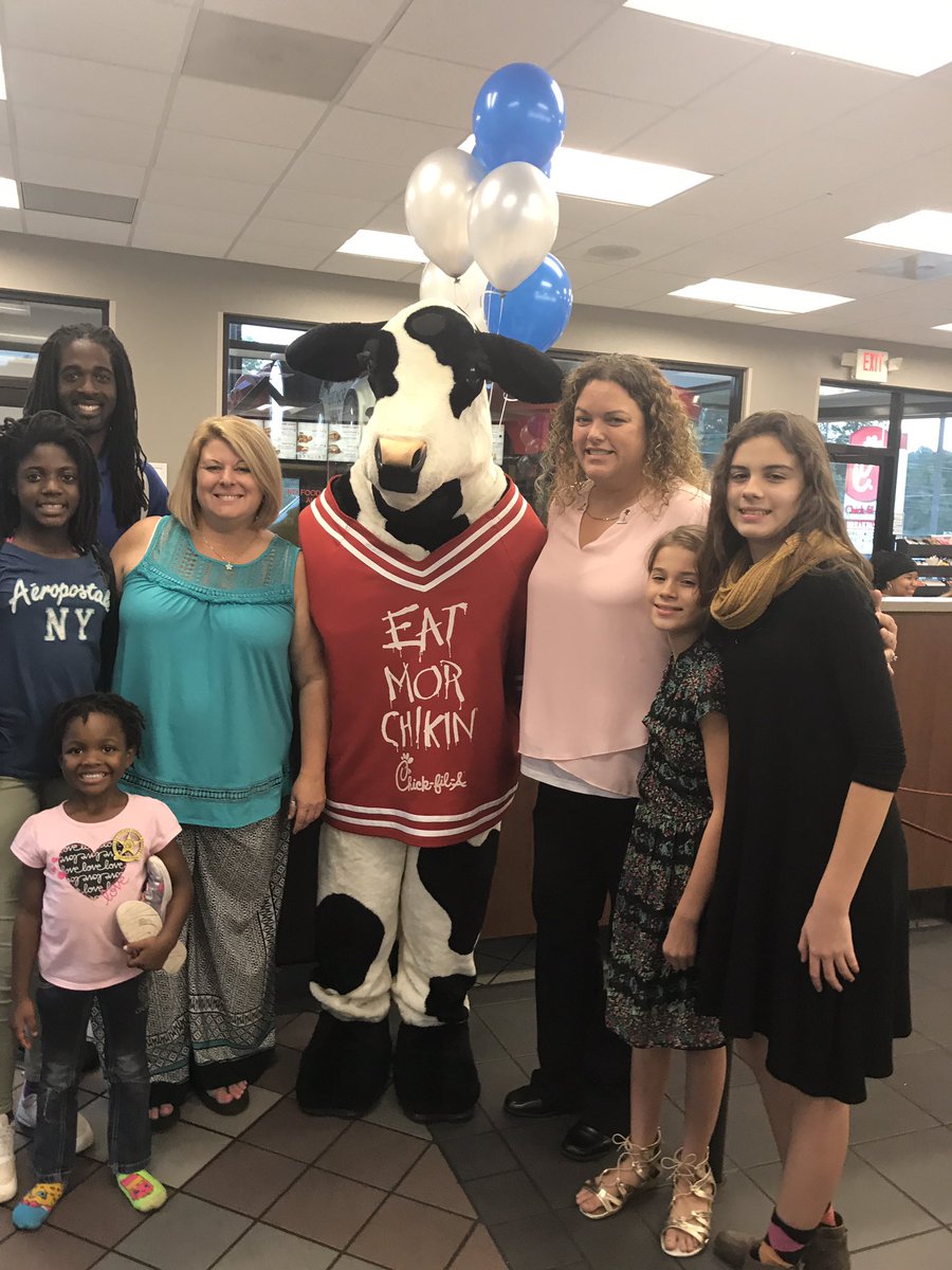 arnallband's tweet photo. Look who I ran into at Chick fil a spirit night?!?  
#arnallspiritnight 
#GoKnights 
@ArnallKnights 
@arnallpepsquad https://t.co/PW9RU1e7sf