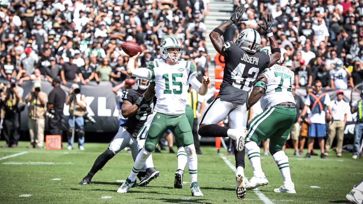 Raiders's tweet photo. The secondary was everywhere on Sunday.

#ReturnToGreatness https://t.co/UIsTrbmg8I