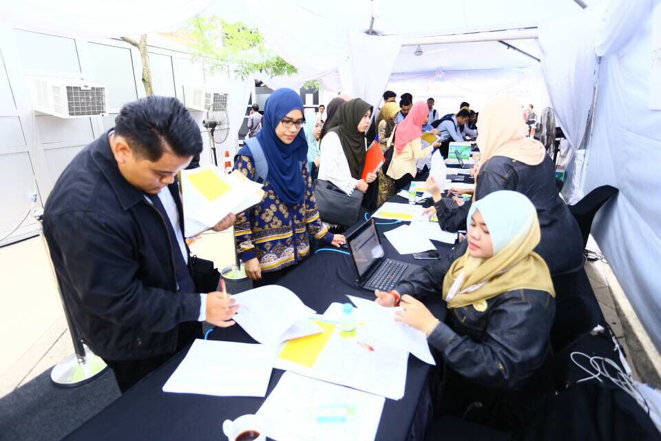 OfficialMIDA's tweet photo. Acara #MIDAOpenDay menghubungkan masyarakat dengan peluang pekerjaan dan perniagaan https://t.co/eZrXZtc5dK https://t.co/0HuIGz78C9