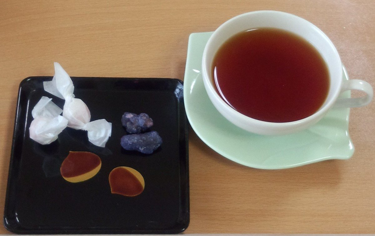 エヴァ 神戸紅茶のオレンジアールグレイが届いたから いそいそとお茶タイム デメルのスミレの砂糖漬け また販売休止になったみたいです 和三盆をお茶請けに 10分の至福 久々に栗柄の漆皿をだしたが 季節に合うなあ 漆塗り直してよかった Demel エヴァ 神戸紅茶のオレンジアールグレイが届いたから いそいそとお茶タイム デメルのスミレの砂糖漬け また販売休止になったみたいです 和三盆をお茶請けに 10分の至福 久々に栗柄の漆皿をだしたが 季節に合うなあ 漆塗り直してよかった Demel