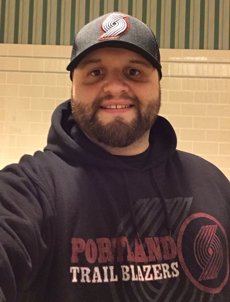 ninetwentyfour_'s tweet photo. Current appearance. #blazers #ripcity #beardtweets https://t.co/vfc7wXYvGX