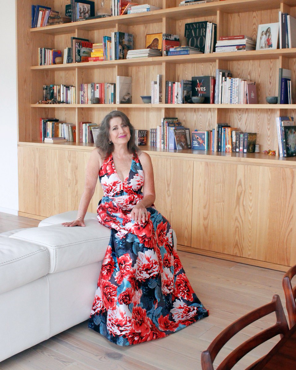 "Guapísima; impecablemente vestida, feliz." 👸🏻👗 #FashionRoyal #TenemosElVestido #SabemosDeModa #FashionInsiders .