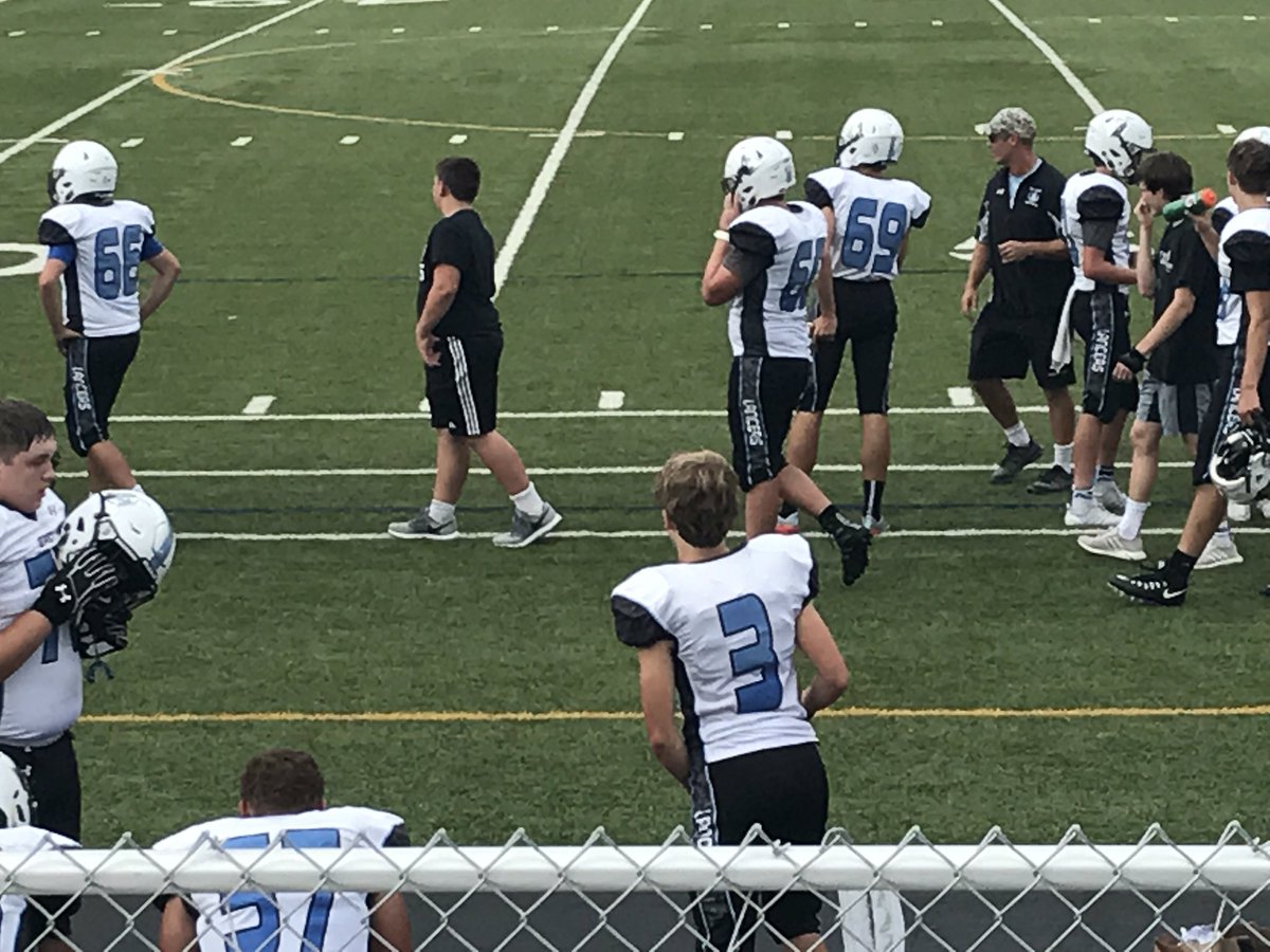 mrtigergator's tweet photo. @TreyHob21 It was really great to see you bro 👍🏽 thanks for Coaching #SME sorry we loss..#GoMaxTucker #3 #GoMIZ #GoBV #GoSME https://t.co/ydLE0rQpAv