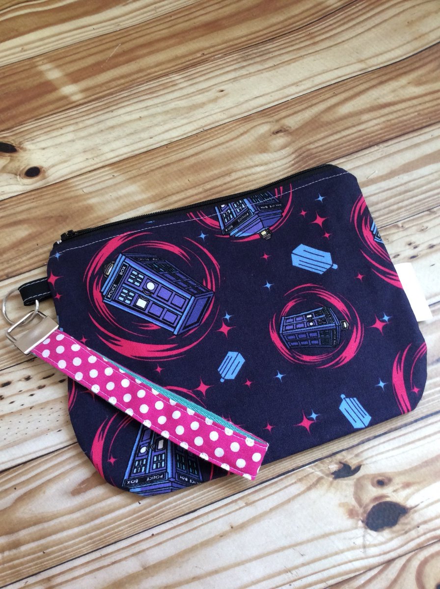 SewAnnaButton's tweet photo. Call box wristlet, wallet, key fob wristlet, Whovian, c… https://t.co/0kMfFBEPin #SewAnnaButtonDesigns #MadeInTheUsa https://t.co/ftjW9hkj5x