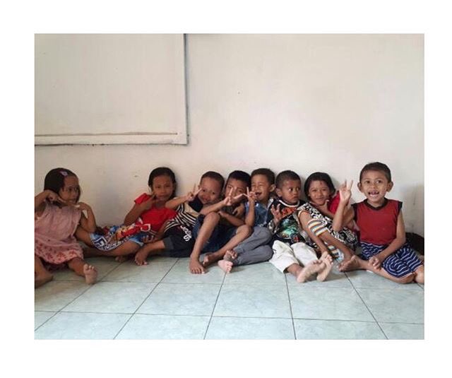 "Keseluruhan tujuan dari pendidikan adalah untuk merubah cermin menjadi jendela." - Sydney J. Harris