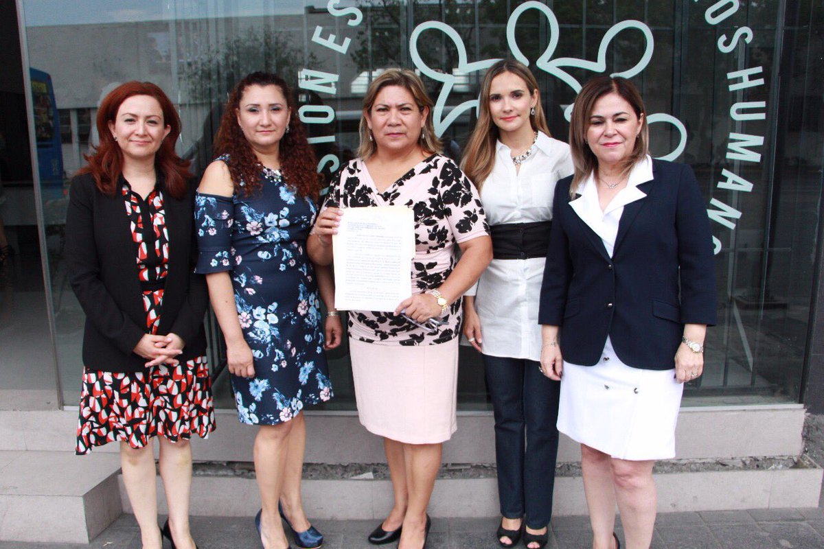 Presentamos una denuncia junto a mis compañeras Diputadas a la #CEDH para q se investiguen los #Feminicidios en NL
#NiUnaMás #AlertaMujeres