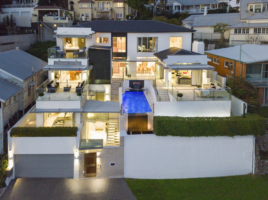 LuxuryListAU's tweet image. Haeremai - #contemporary masterpiece by #MLDesign, on a hillside position capturing #Brisbane City and #riverviews. bit.ly/2xhTrRh