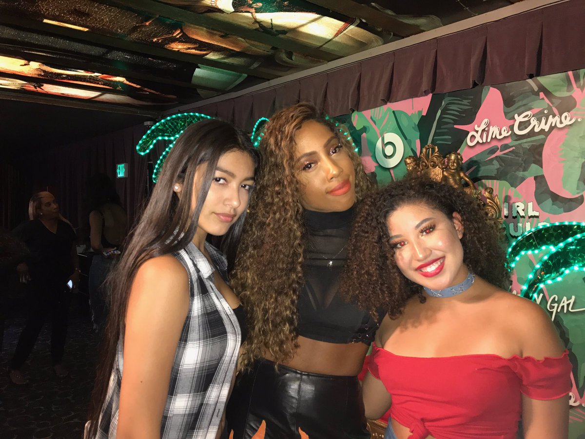 TPHGroup's tweet photo. Pynk LéMonade (@pynklemmusic) with @sevyn #music #singers #dancers #photography #tphgroup https://t.co/FewlADfQLq