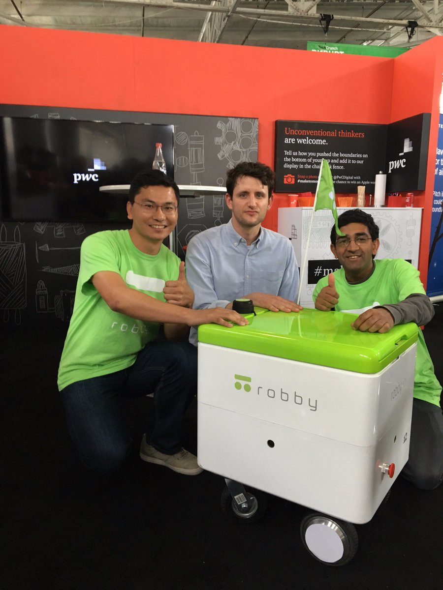 robby_tech's tweet photo. Hi Jared! @SiliconHBO https://t.co/NP7Oy0lOod