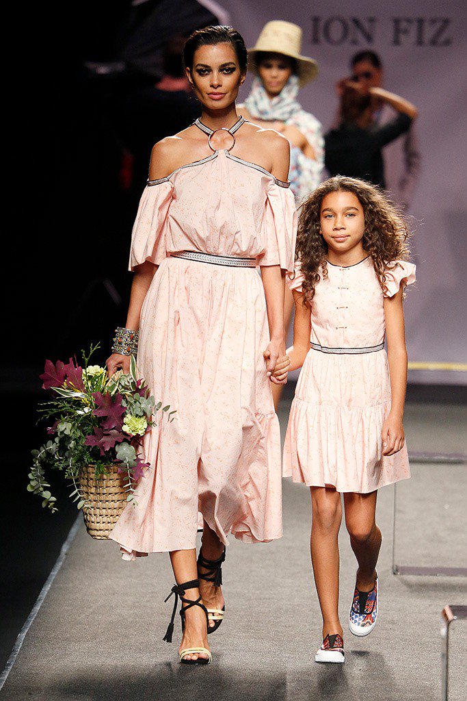 Ion Fiz deslumbra en la Madrid Fashion Week P/V 2018 bit.ly/2jFxsyU