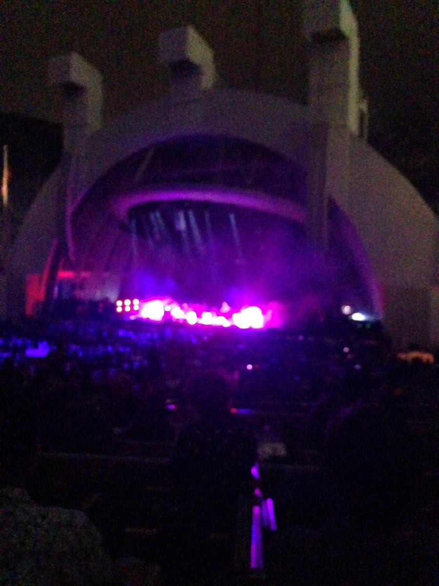 ChrisGregFred's tweet photo. Falling in love with @goldfrapp at the @HollywoodBowl https://t.co/5KcFjRC77x
