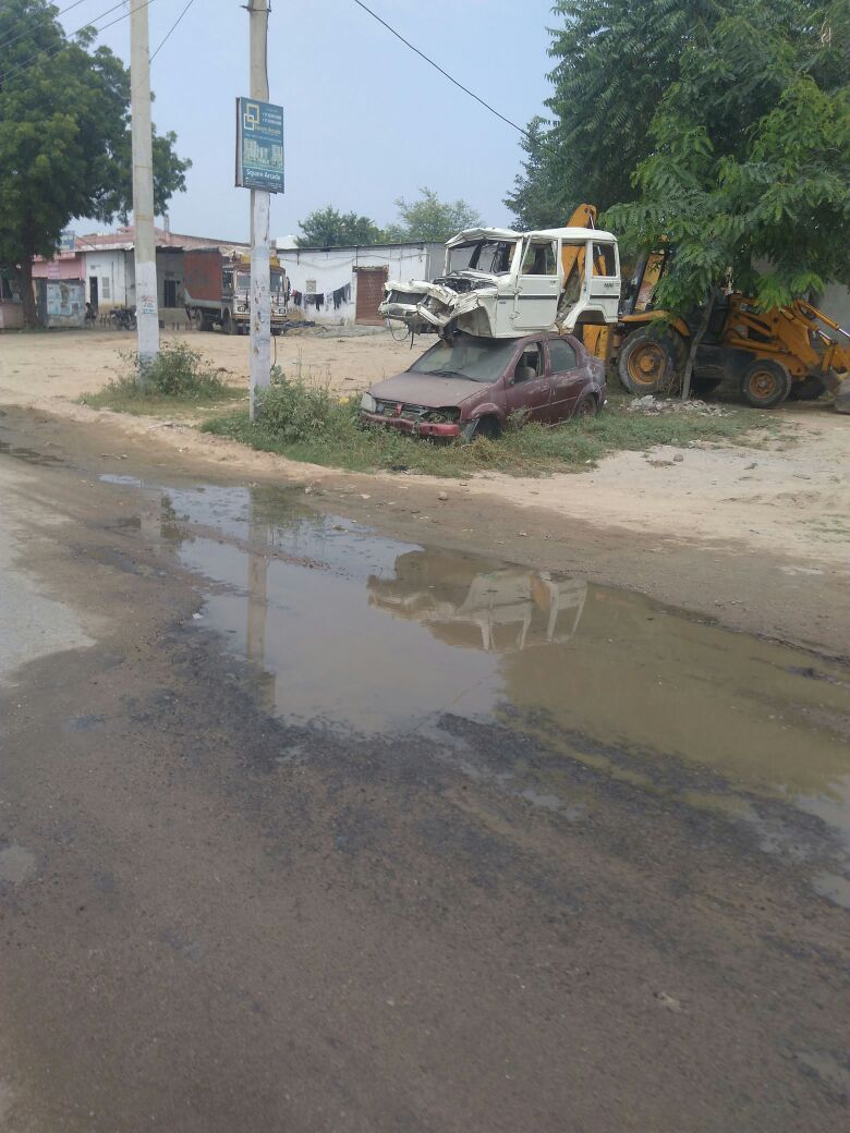 sandeep_chrs's tweet image. @DainikBhaskar @rpbreakingnews @AshokLahotyBJP @BJP4Rajasthan No Street Light. Sewage Water on Road. DangerRoad.
Do advice JDA officials.
