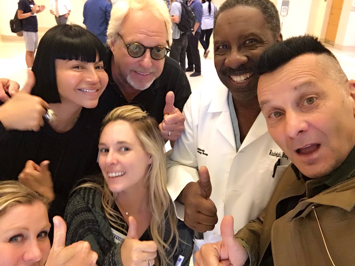 BLOOMMARTA's tweet photo. OPERATION KELLY STONE WAS A SUCCESS!!! #lupus #LūpUs #lupusla #curelupus #planethope #kellystone #reachmetv #firstladyofreachmetv #drbedford https://t.co/ErIBS36r4Q
