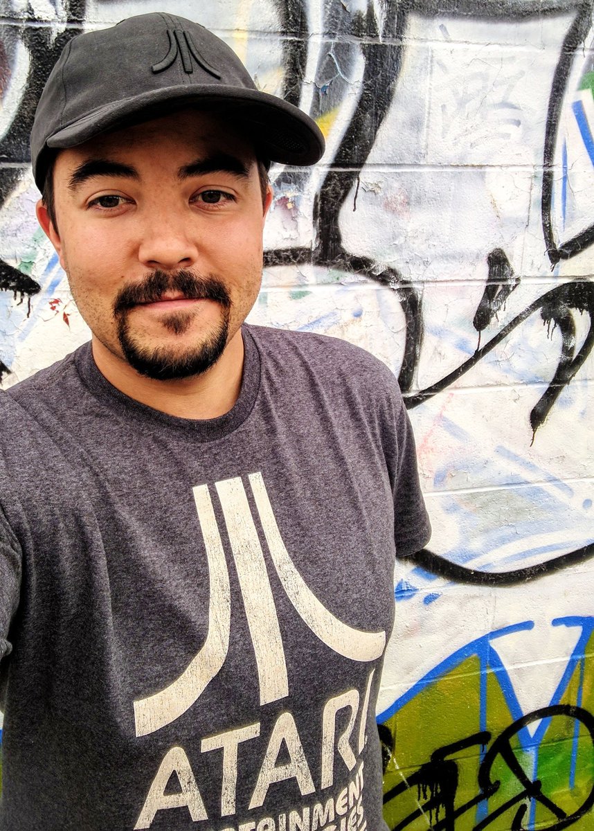 Xbudz's tweet image. Here I am, rockin' the #Atari look! 

The #AtariSpeakerhat is cool.
Two speakers, a mic AND a headphone jack!

Big thank you to #AtariLife!