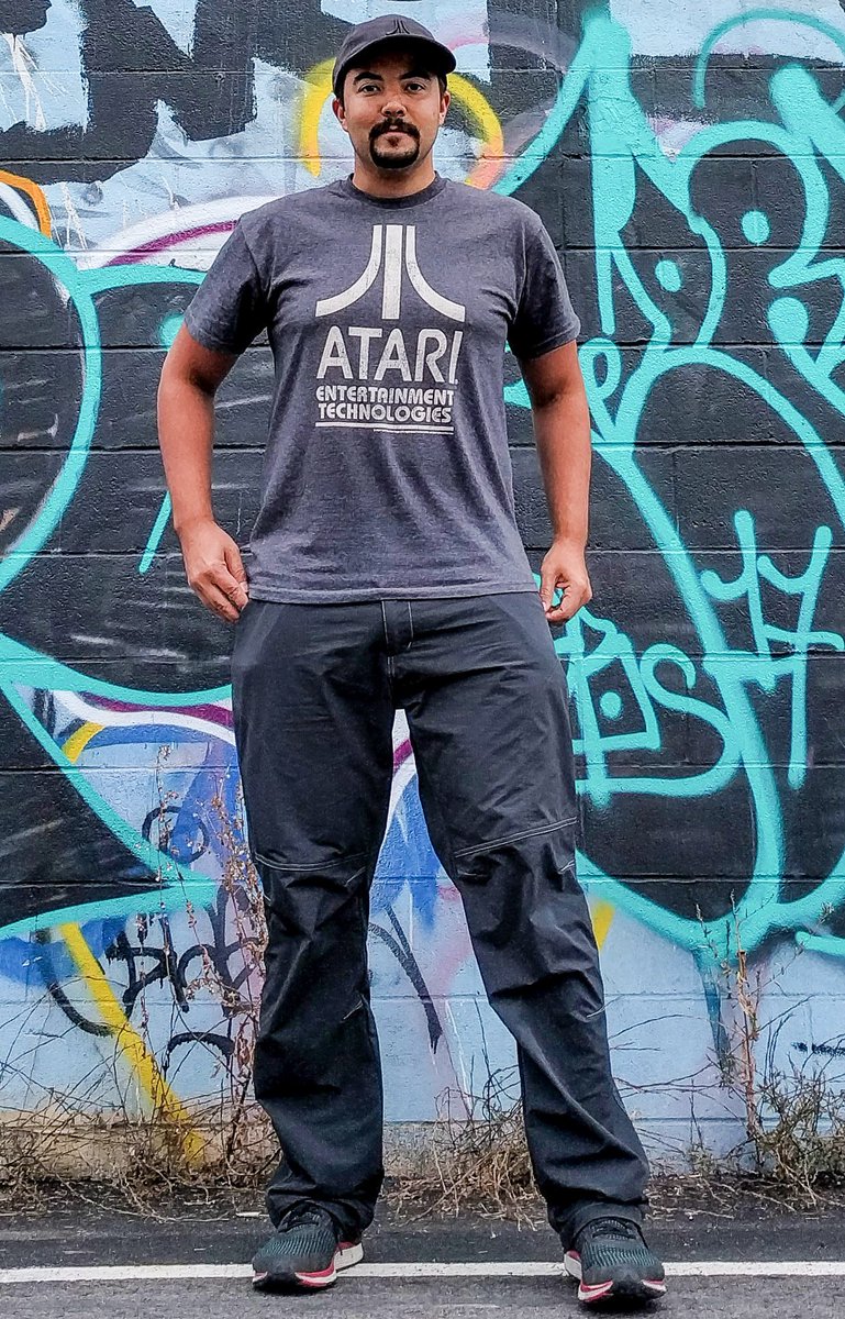 Xbudz's tweet image. Here I am, rockin' the #Atari look! 

The #AtariSpeakerhat is cool.
Two speakers, a mic AND a headphone jack!

Big thank you to #AtariLife!