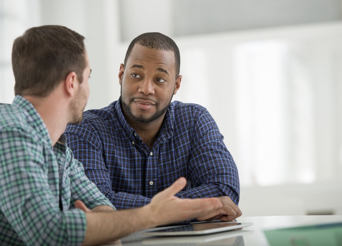 emiliehasrouty's tweet image. كن #مستمع_جيد
- اترك ما في يدك وانظر لمحدثك
- لا تقاطع كلامه
- أظهر اهتمامك، اطرح أسئلة بنهايات مفتوحة
- استعد جمل قالها عندما تأخذ الكلام👌🏽