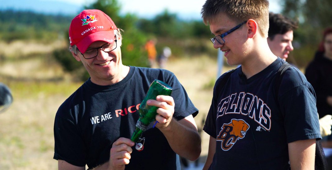 DailyHiveVan's tweet photo. #Vancouver shoreline cleanup finds a legitimate message in a bottle. Here's what it said: https://t.co/S343340qsl https://t.co/XOTsa7x9lr