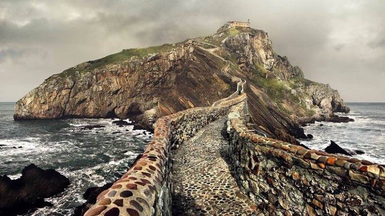 inforNervion's tweet photo. San Juan de Gaztelugatxe, seleccionada a mejor localización europea de la década #JuegodeTronos . https://t.co/gqkvyYkpfg https://t.co/iuT9c56463