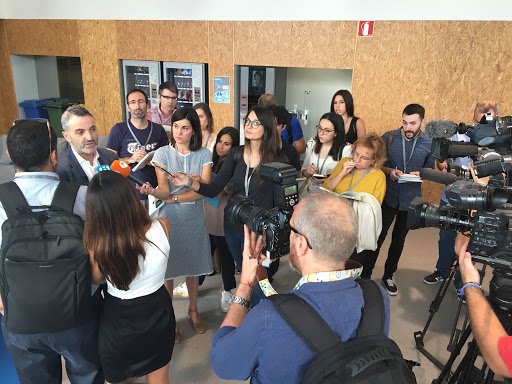 jimenezmarcoj's tweet photo. Atendiendo y explicando a los medios los tres programas que ofrece @lanzaderaes a los #emprendedores 🚀
#StartUPagain #ReLanzamos https://t.co/FSEDuy3qTk