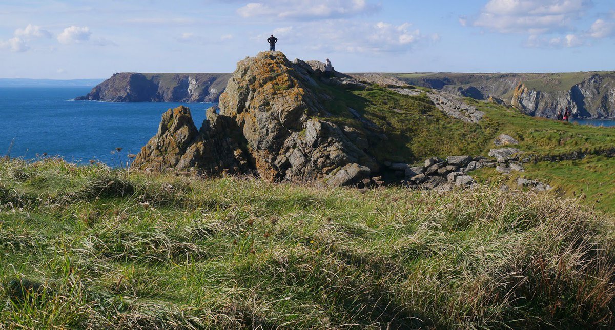 SkoobyBlueVDub's tweet photo. Lizard point #lizardpenisula #cornwall incl coast guard action. https://t.co/RS4eMq3wHu https://t.co/JbsBokJZdA