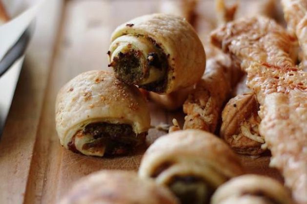 Recipay's tweet image. RECIPAY.COM - Minis roulés feuilletés épinard, Chavroux bit.ly/2xdd4ac