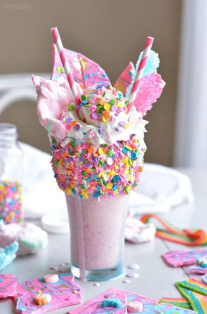 We're getting ready for the weekend with a Uni Shake! #Happiness #ColourBrave #unicorn #FridayFeeling