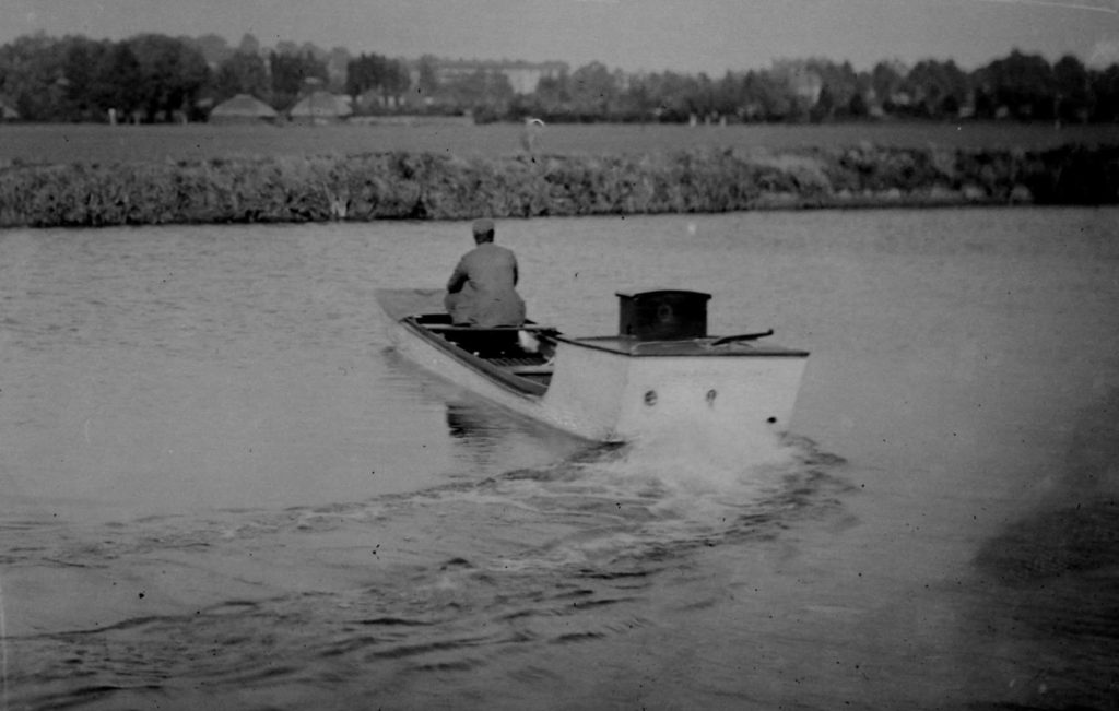 lanchester_ia's tweet photo. Lets use #talklikeapirateday to remember Fred Lanchester's invention of the first all British Motor Boat in 1894 #lanchestaaarrghh 🏴‍☠️ https://t.co/IkoxR3A396