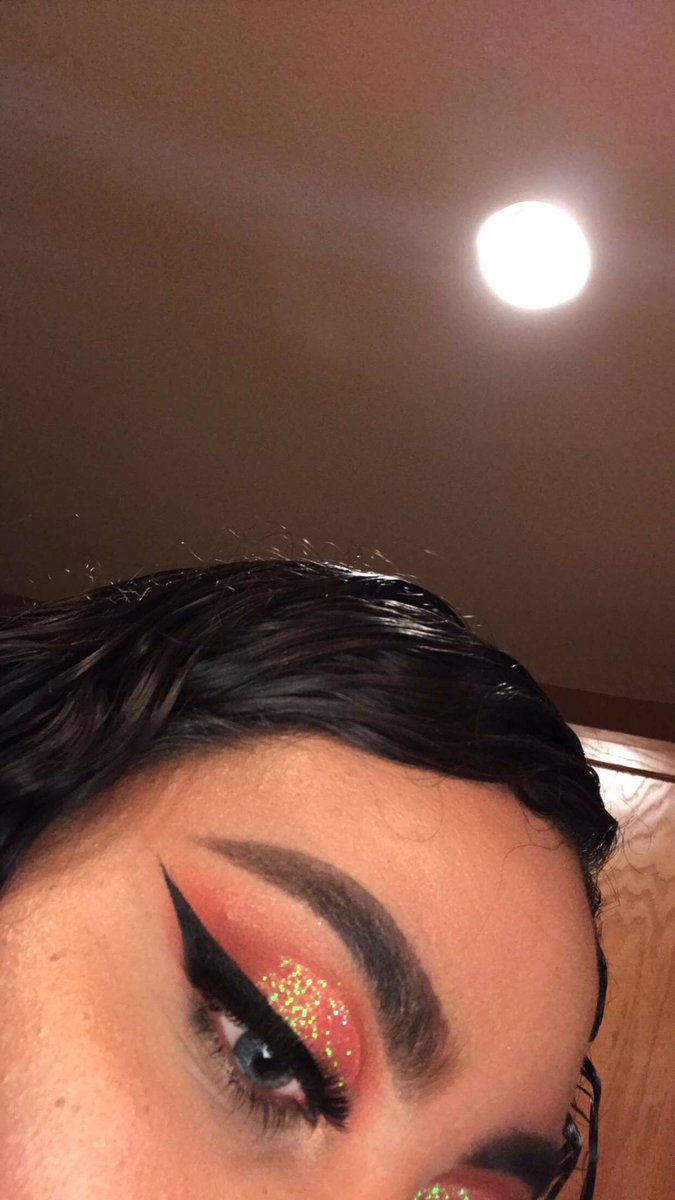selfiee_k's tweet photo. serving some fall vibes
inspired by @daisymarquez_ 
- brows: @ABHcosmetics Dipbrow in Dark Brown 
- eyes: @MorpheBrushes 35OM palette https://t.co/cF8m4uUlOh