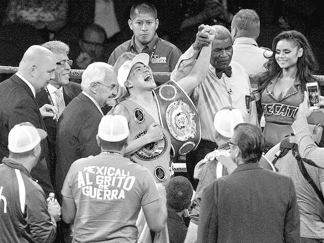touchumup's tweet photo. Felizidadez @DiegoDeLaHoya @JoelDiazBoxing @dtchamp13 @Boxerrodz @maricelaladiva por esta gran victoria!Pics by @DesertSunSports 
#JDLHmgmnt https://t.co/4afnyMHiZZ