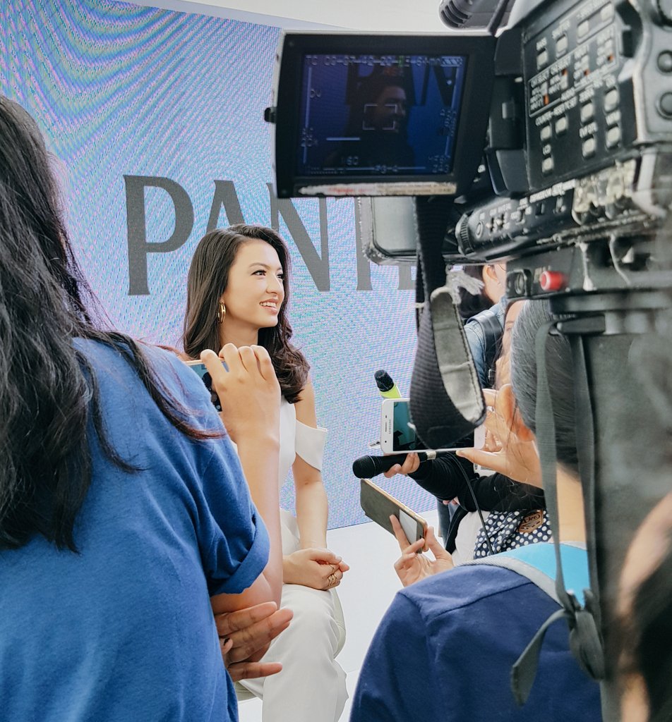 Senyum cantik <a href="/ralineshah/">Raline Shah</a> di sesi interview dgn rekan-rekan media di acara peluncuran kampanye #kuatlawanpolusi bersama Pantene.