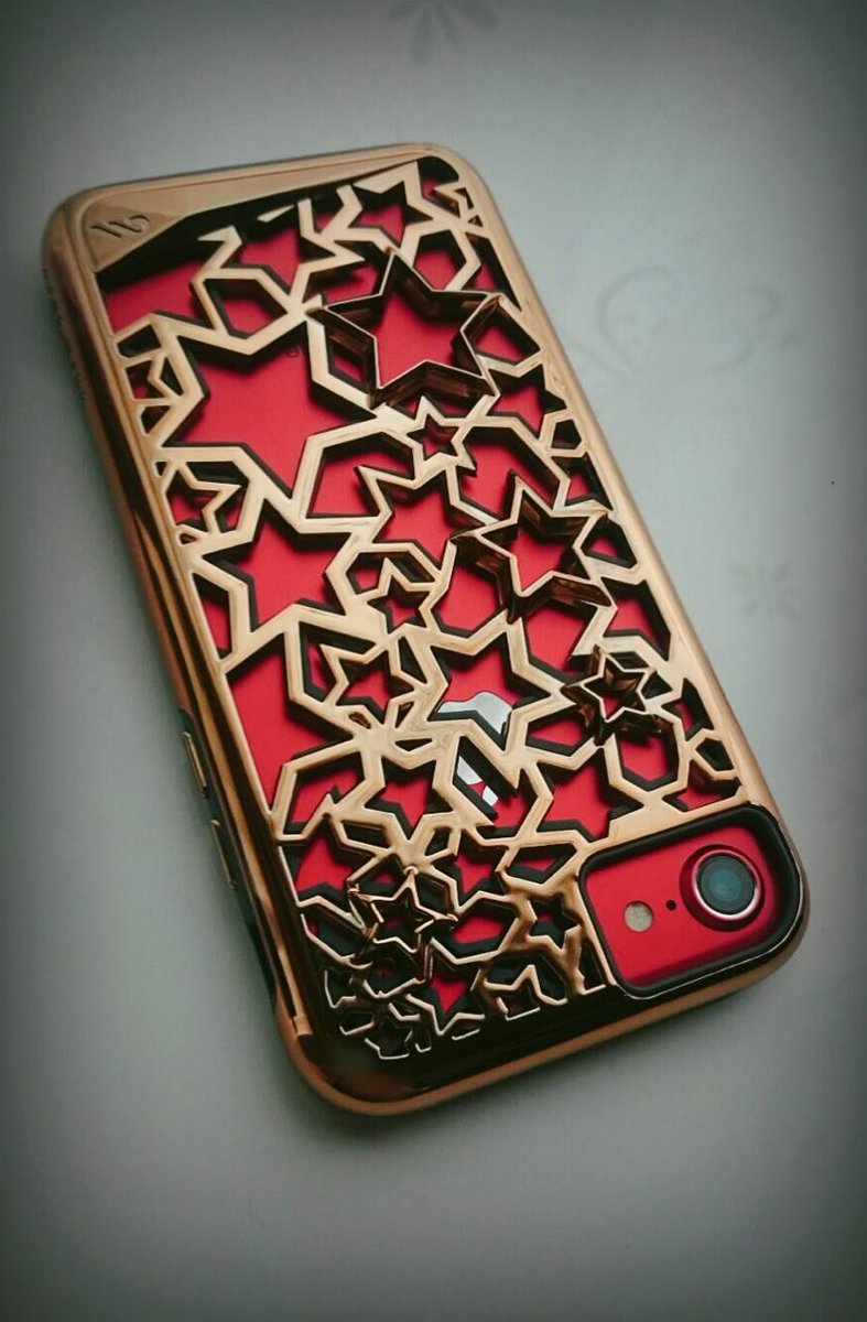 なないろ ひとめぼれiphoneケースです 本体のこの美しい赤を隠したくない けど耐衝撃にも優れたケースが欲しい という我儘に100パーセント満点で応えてくれました 赤 金の煌びやかな組み合わせは永遠の情熱象徴色 Iphoneケース Iphone7 赤と金 なないろ ひとめぼれiphoneケースです 本体のこの美しい赤を隠したくない けど耐衝撃にも優れたケースが欲しい という我儘に100パーセント満点で応えてくれました 赤 金の煌びやかな組み合わせは永遠の情熱象徴色 Iphoneケース Iphone7 赤と金
