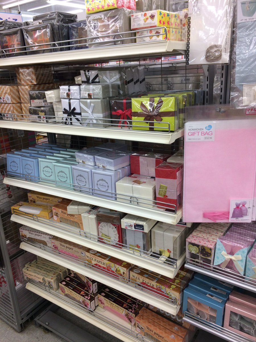 Yto على تويتر ダイソー行ったらハロウィン向けのお菓子用ボックスが充実してた 蓋が透明なものもけっこうあったので 中の仕切りを取り外せば 可愛いシャドボ用の箱として使えそう やっぱり100均は素晴らしい ๑ ˊ ᐞ ˋ