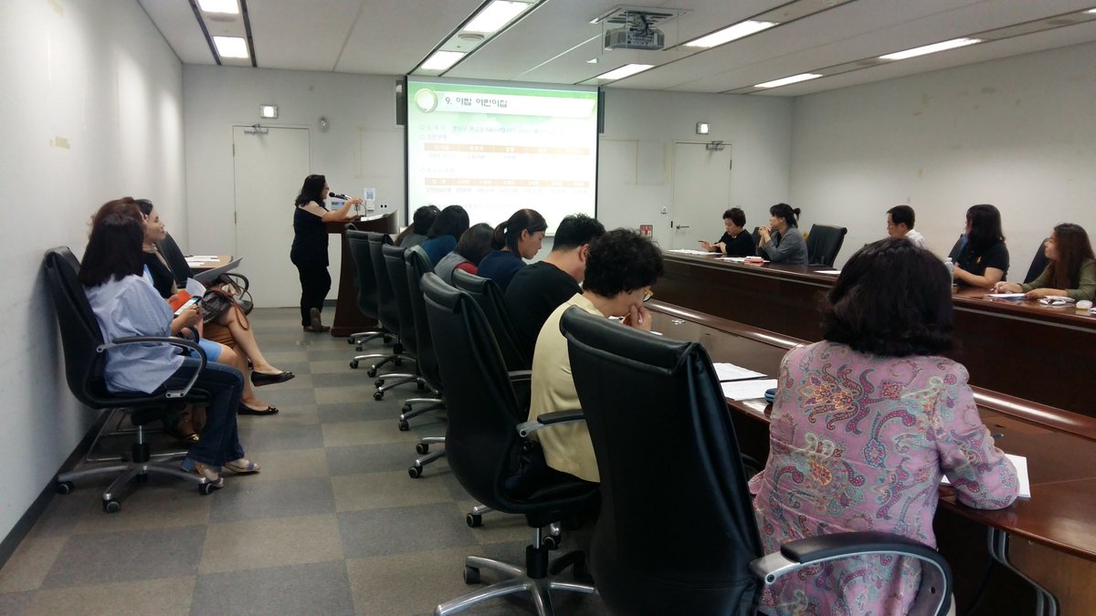 sychoo72's tweet image. #성남시
2017.9.19(화) 14:00시부터 2017년 하반기 국공립어린이집 위탁운영체
모집 사업 설명회가 개최되었습니다.
하반기에 위탁기간 종료되는 12개소 국공립어린이집에 대한 위탁운영체 모집 사업설명회 입니다.