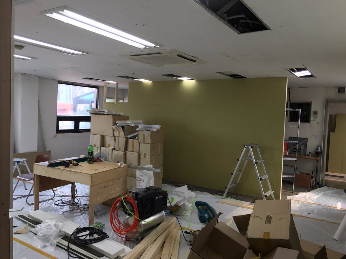 [#팜클래스] #사무실 #인테리어 #리모델링 공사 중입니다.
보다 좋은 품질의 강의를 24시간 제작할 수 있는 #촬영실 및 쾌적한 근무 환경을 위하여.
윙~~ 쿵쾅쿵쾅~ 어수선하지만 기대되네요.
추석연휴 전에 마무리되면 좋겠어요.