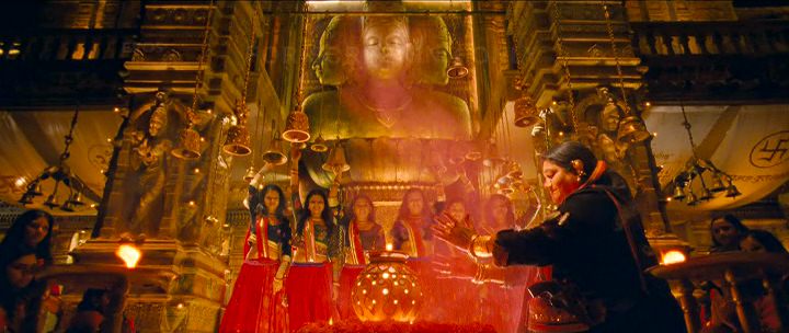 versatilefan's tweet photo. #NagadaSangDhol #Rameela - The colour, the beats of the song, the dance sequence and the emotions on display 👏👏 #SLB https://t.co/HXOeSJhULy